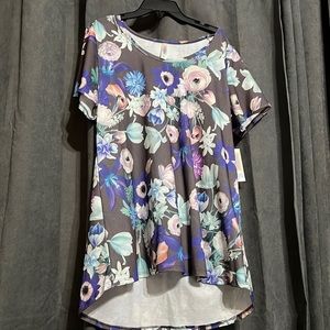 LULAROE Classic T. Hi/low Shirt.